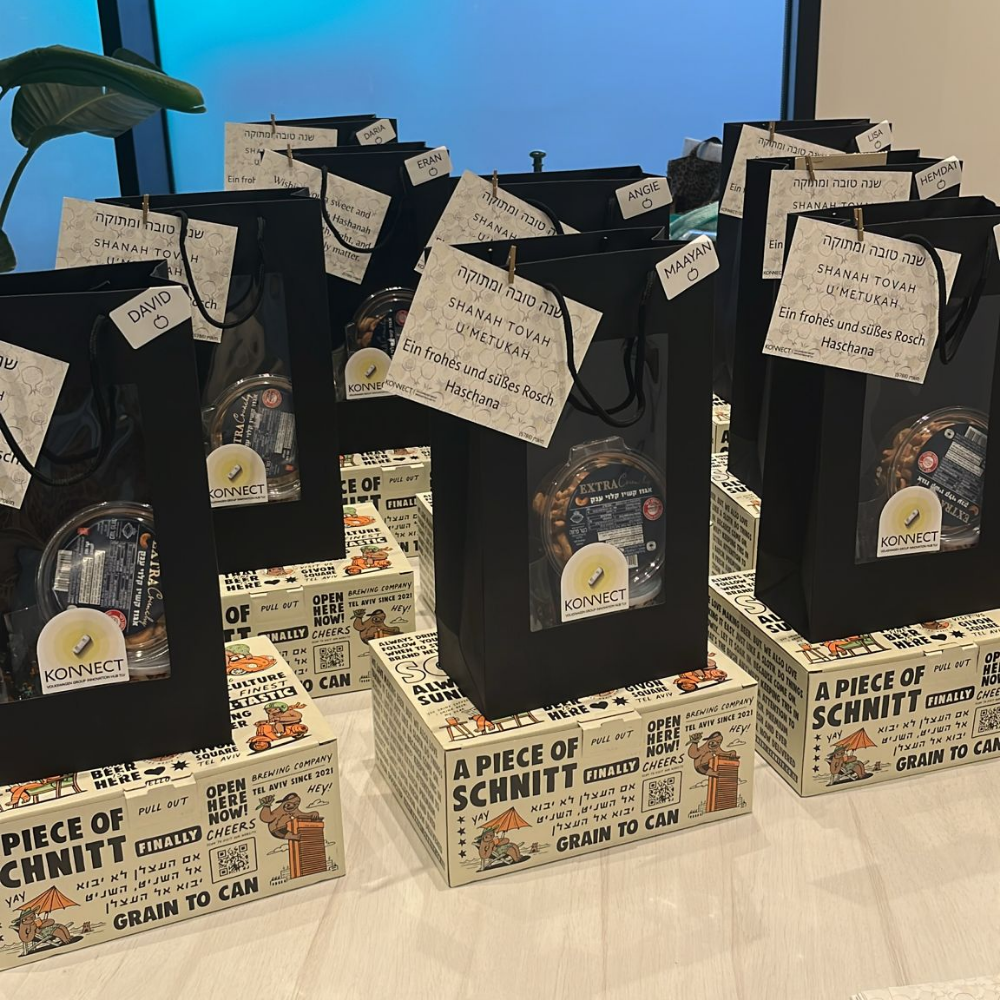 האפי־אוור במשרד (1)